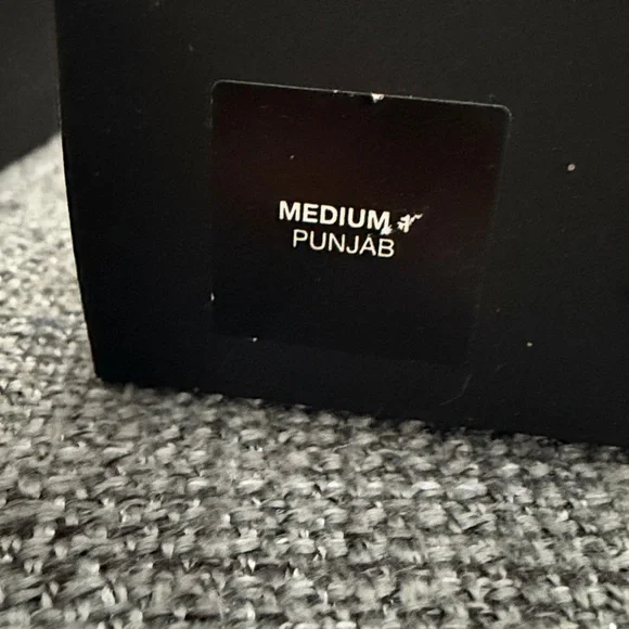 NARS Light Reflecting Foundation - Warm Tan - Picture 4 of 6